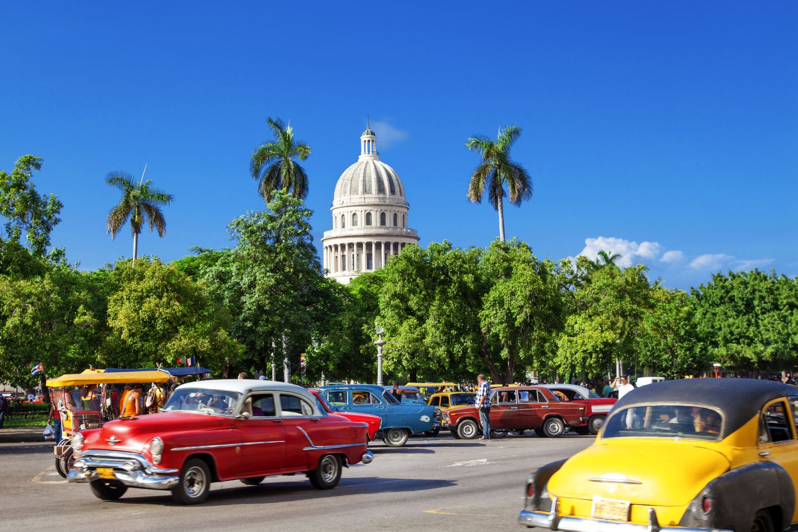 Antique cars, sugar cane, natural landscapes and paradisiacal beaches